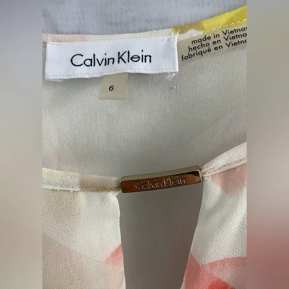 Calvin Klein - Picture 3 of 5